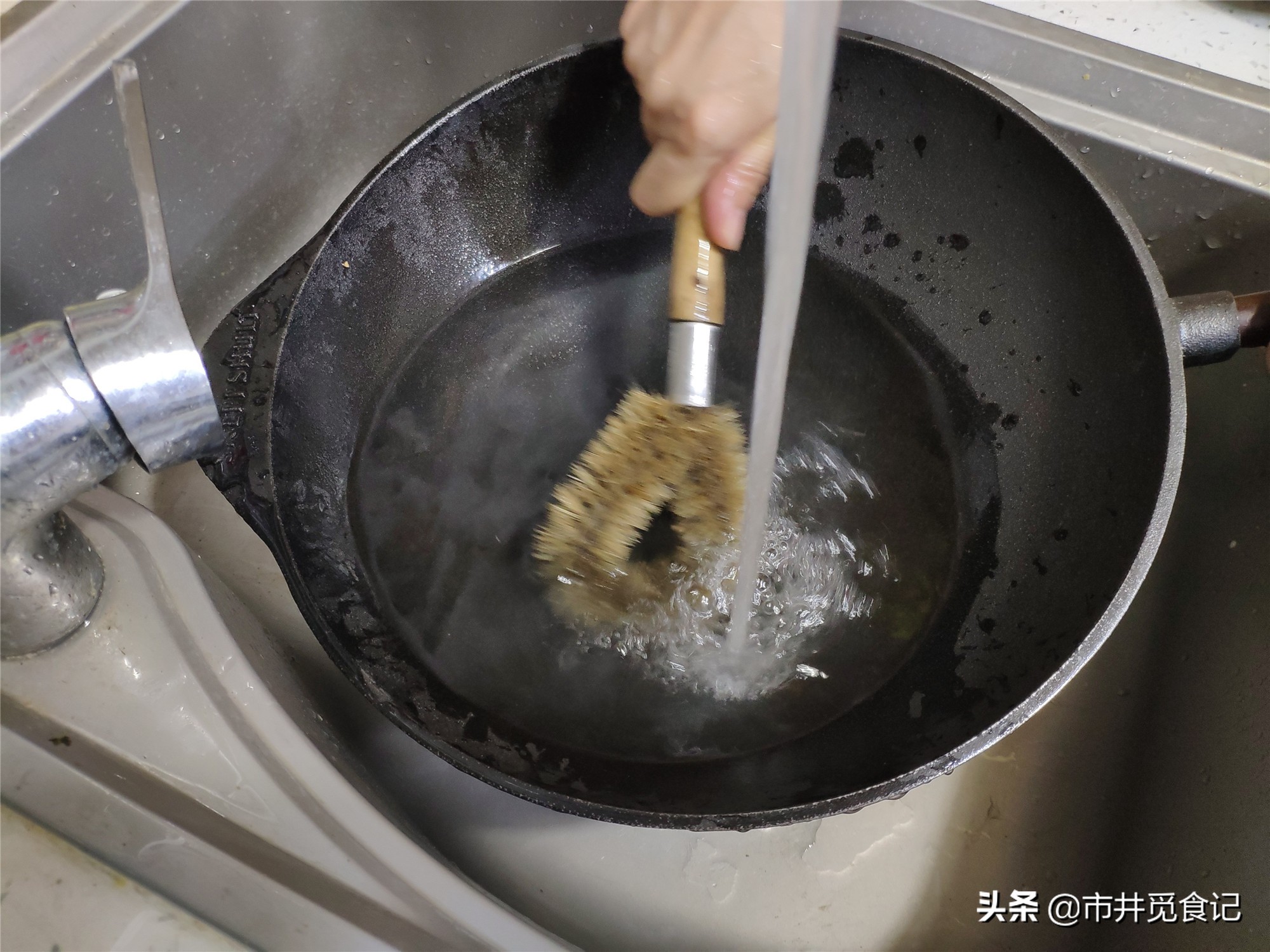 铁锅开锅方法怎么才不粘锅,新锅的正确开锅方法家用铁锅