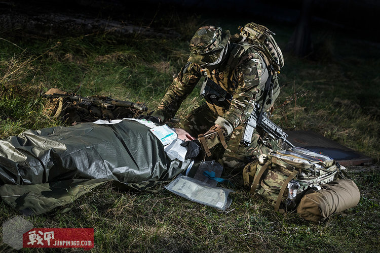 战术急救伤情评估,战术作战伤员急救指南