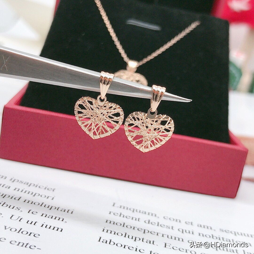 适合春夏的贵气感首饰,多彩首饰点缀细节不经意的时尚感