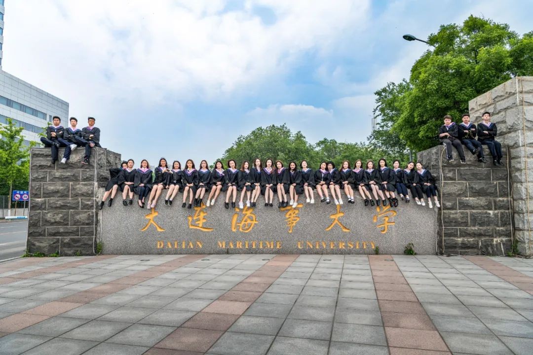 坐拥“专属地铁”,有7大美食集结地!东北这所大学“顶尖”配置太绝!