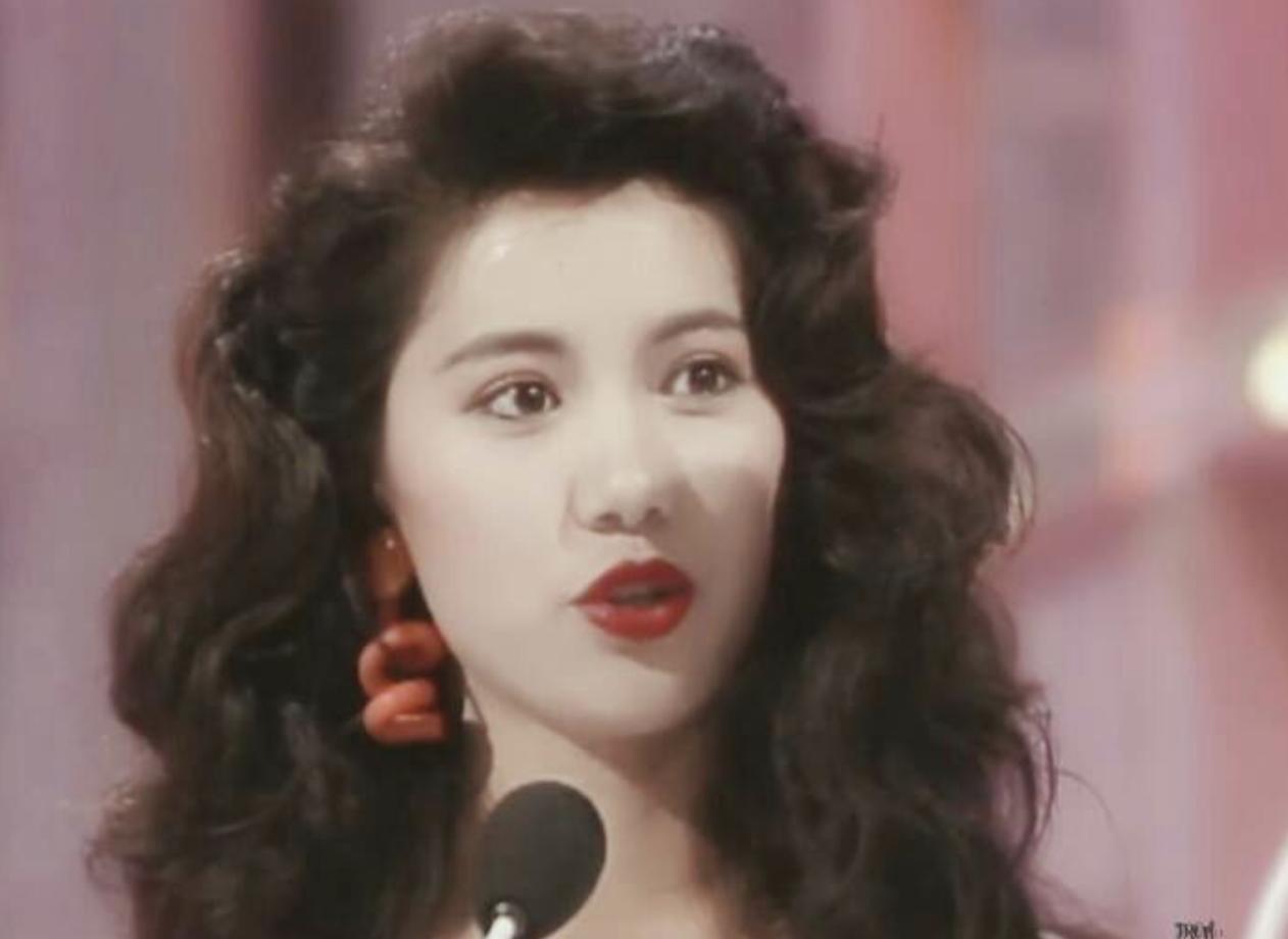 港风时代袁咏仪颜值巅峰,港星女神合照袁咏仪