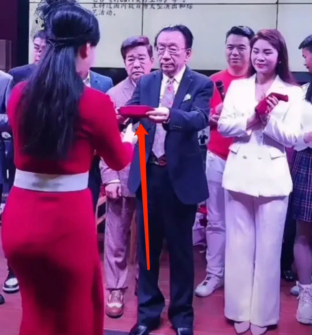 奇志侯耀华相声,奇志侯耀华排练