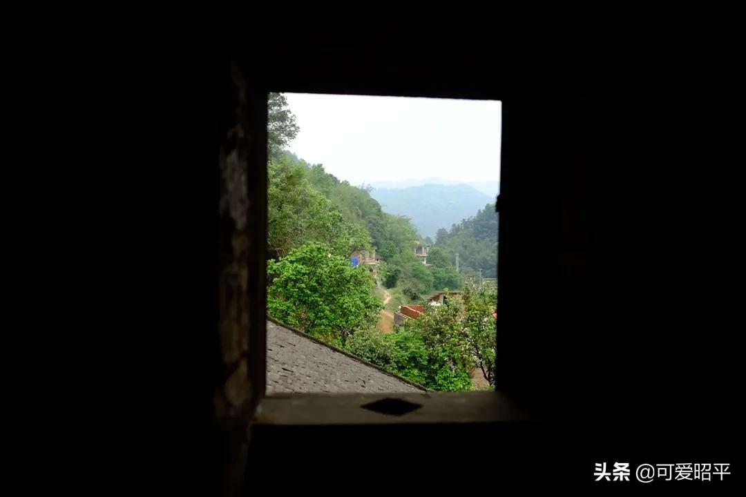 贺州昭平长寿之乡,昭平县百年炮楼图片