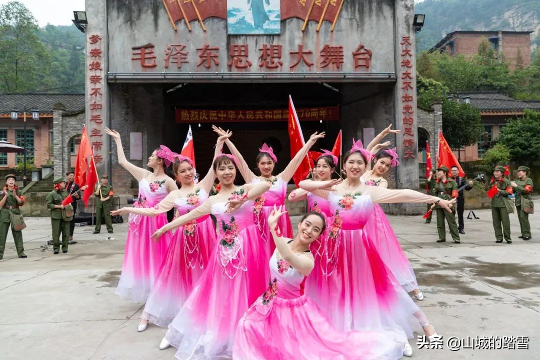 乐山嘉阳小火车值得去吗,嘉阳小火车与乐山大佛相隔多远