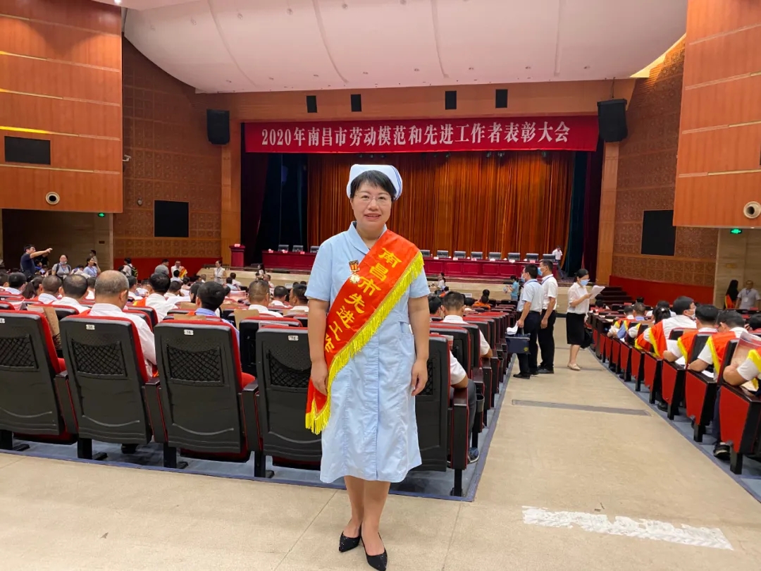 南昌市洪都中医院伍剑锷、张燕燕荣膺南昌市先进工作者称号