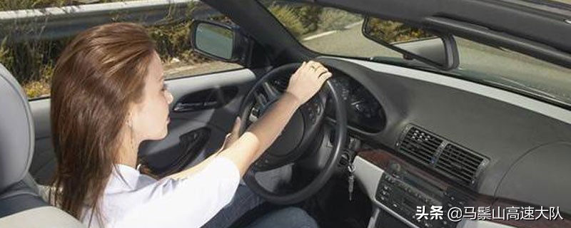 科目二下坡怎么控制离合和刹车,如何控制离合器的正确踩法