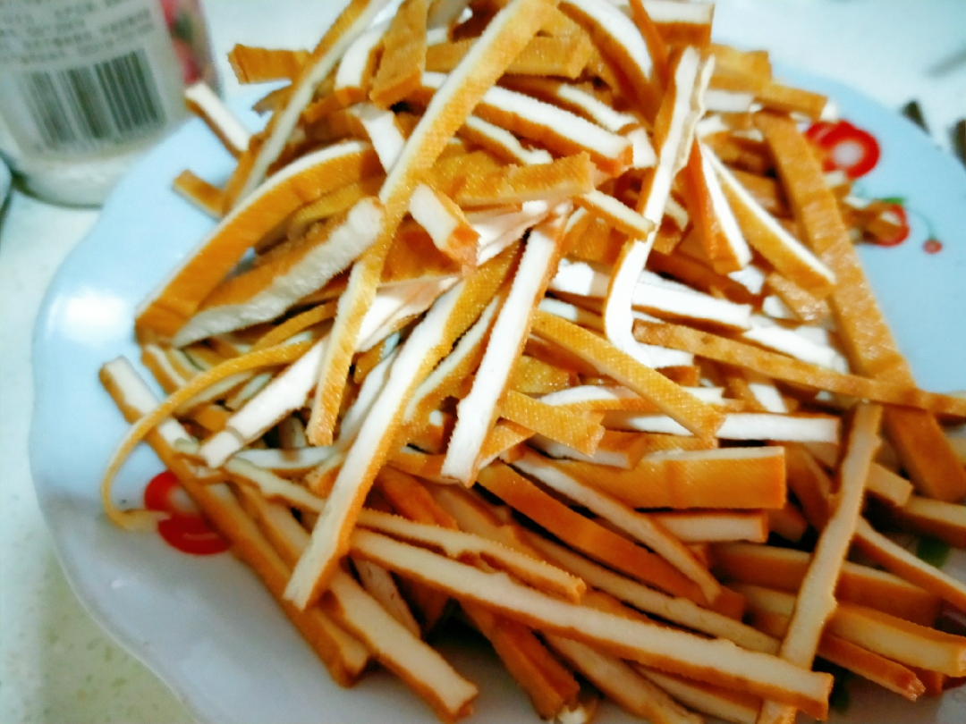 韭菜炒豆腐干味道鲜美营养丰富,土豆豆腐干丁炒韭菜怎么炒才好吃