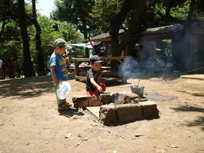 日本有个公园相当“危险”，家长却抢着把孩子送去玩