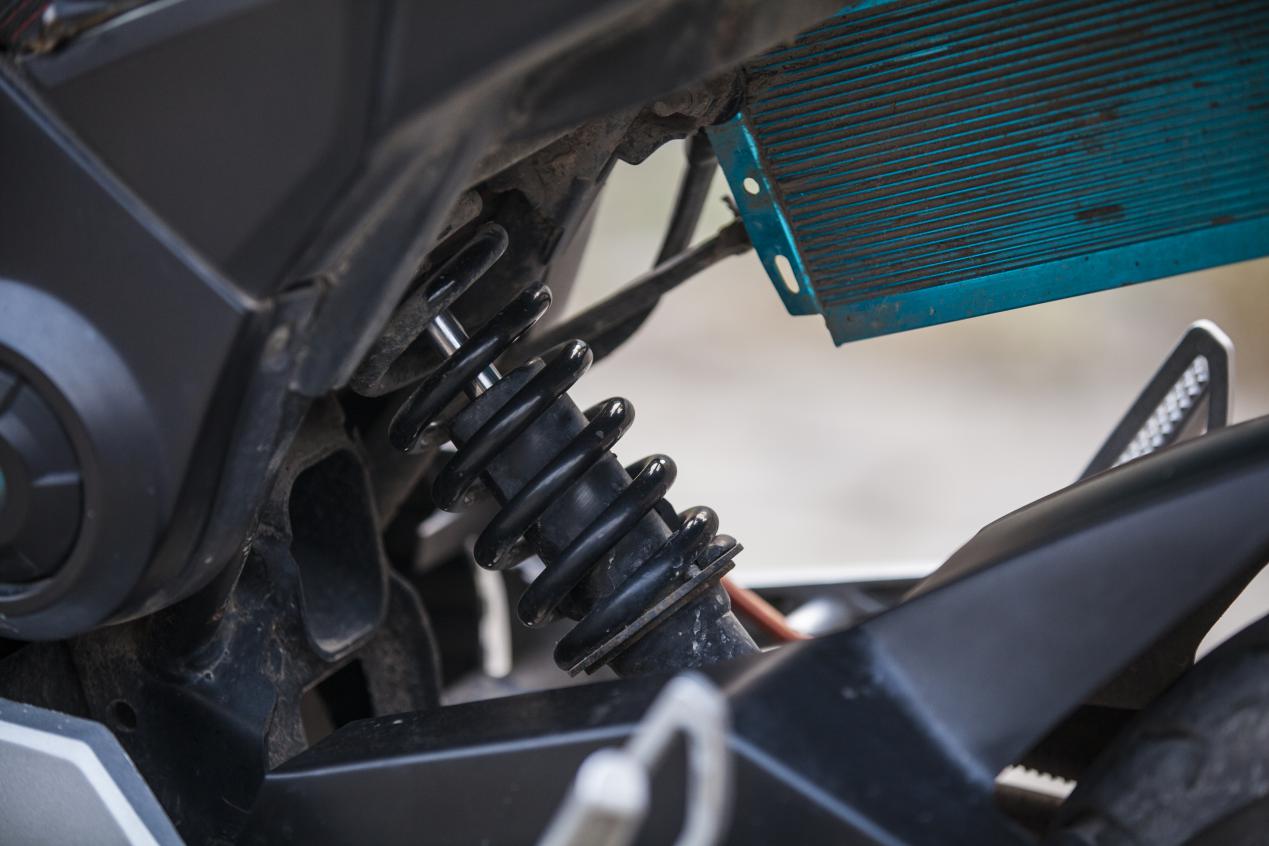 孤独夜里男孩的唯一陪伴，小厂电摩也有的情怀槽车详聊小猴m3！