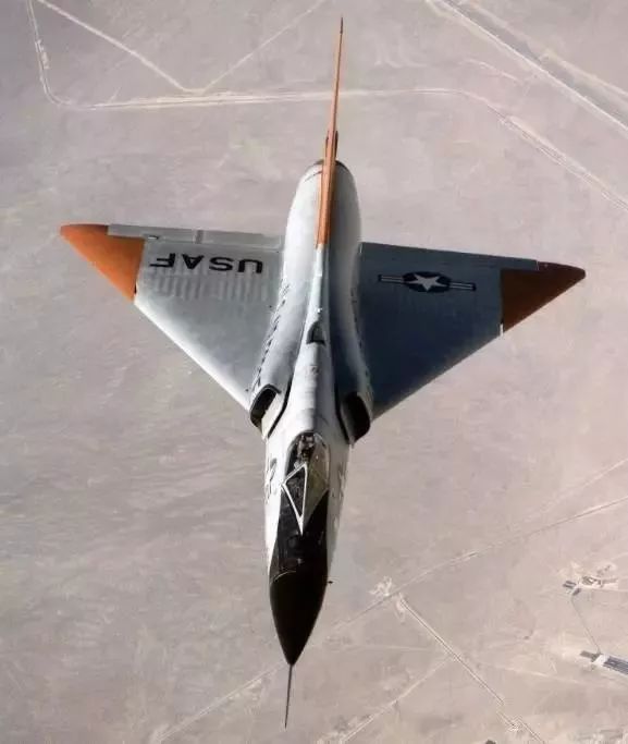 飞机翅膀那么薄为什么能托起机身,飞机翅膀的翼稍小翼有几种