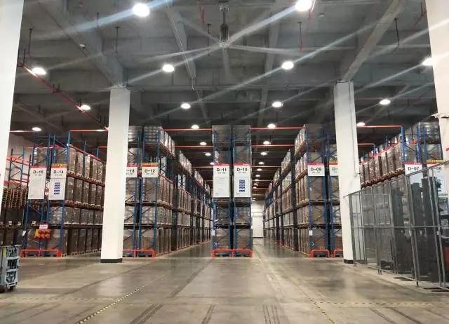 众志成城抗击疫情爱心企业送温暖,众志成城抗疫情发放爱心防疫物资