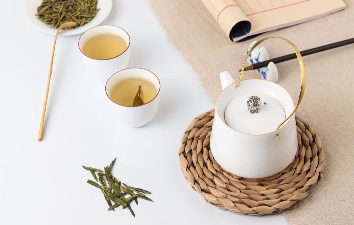 如何辨别茶具瓷器的品质,鎏银茶具和陶瓷茶具哪个好