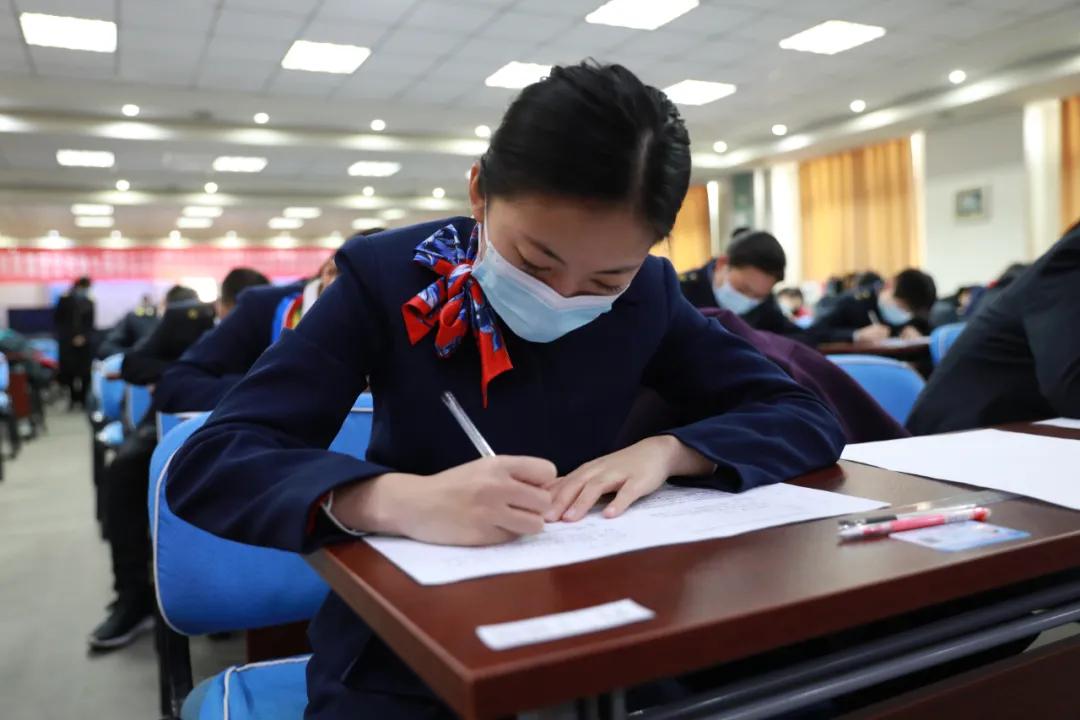 怎么才能当高铁列车长,高铁多久才能成为列车长