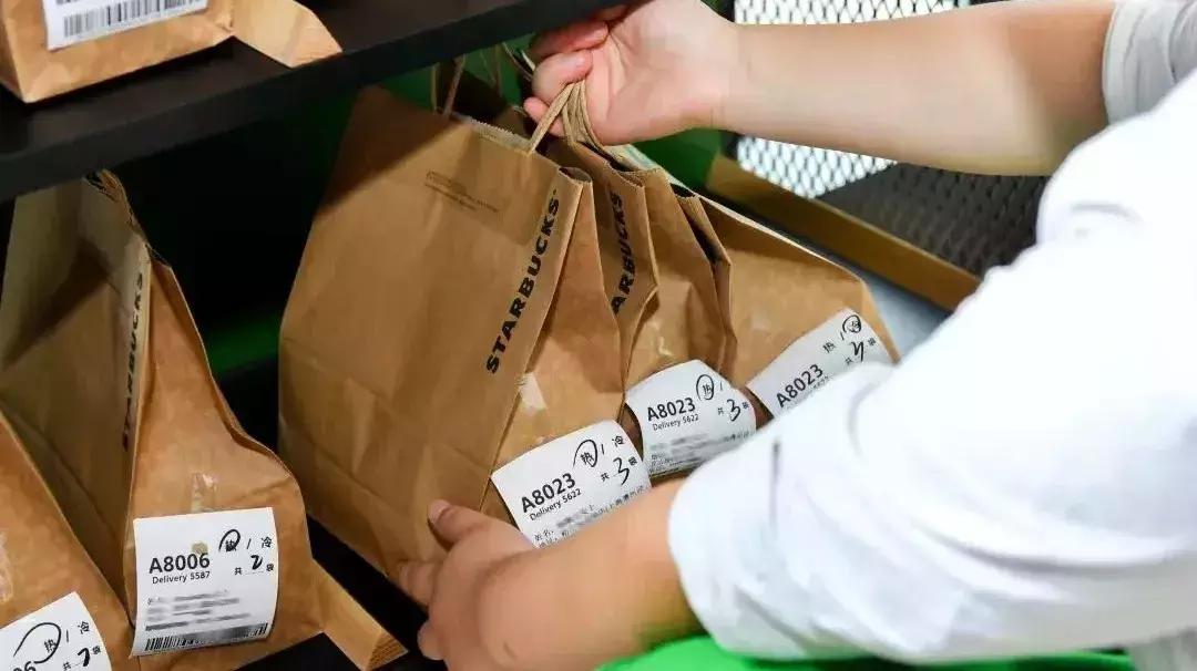 星巴克试运营外卖,星巴克专星送新用户