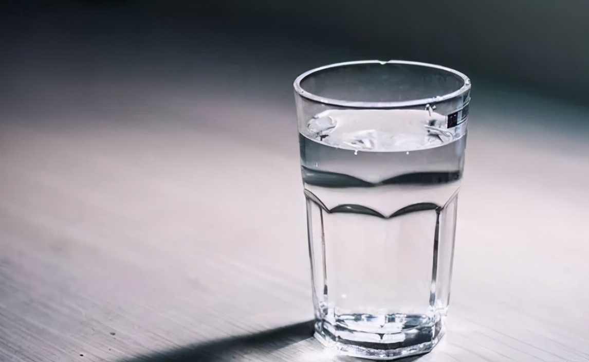 白酒知识喝完假酒什么症状,白酒喝完口干口渴是假酒吗