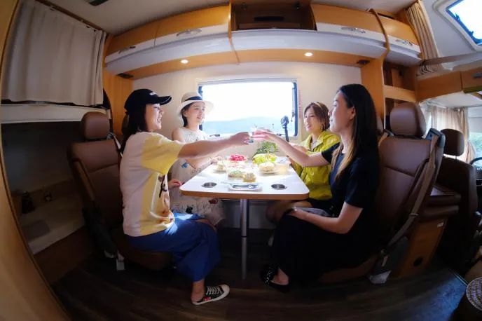 五湖四海的朋友来聚会,五湖四海的朋友来武汉