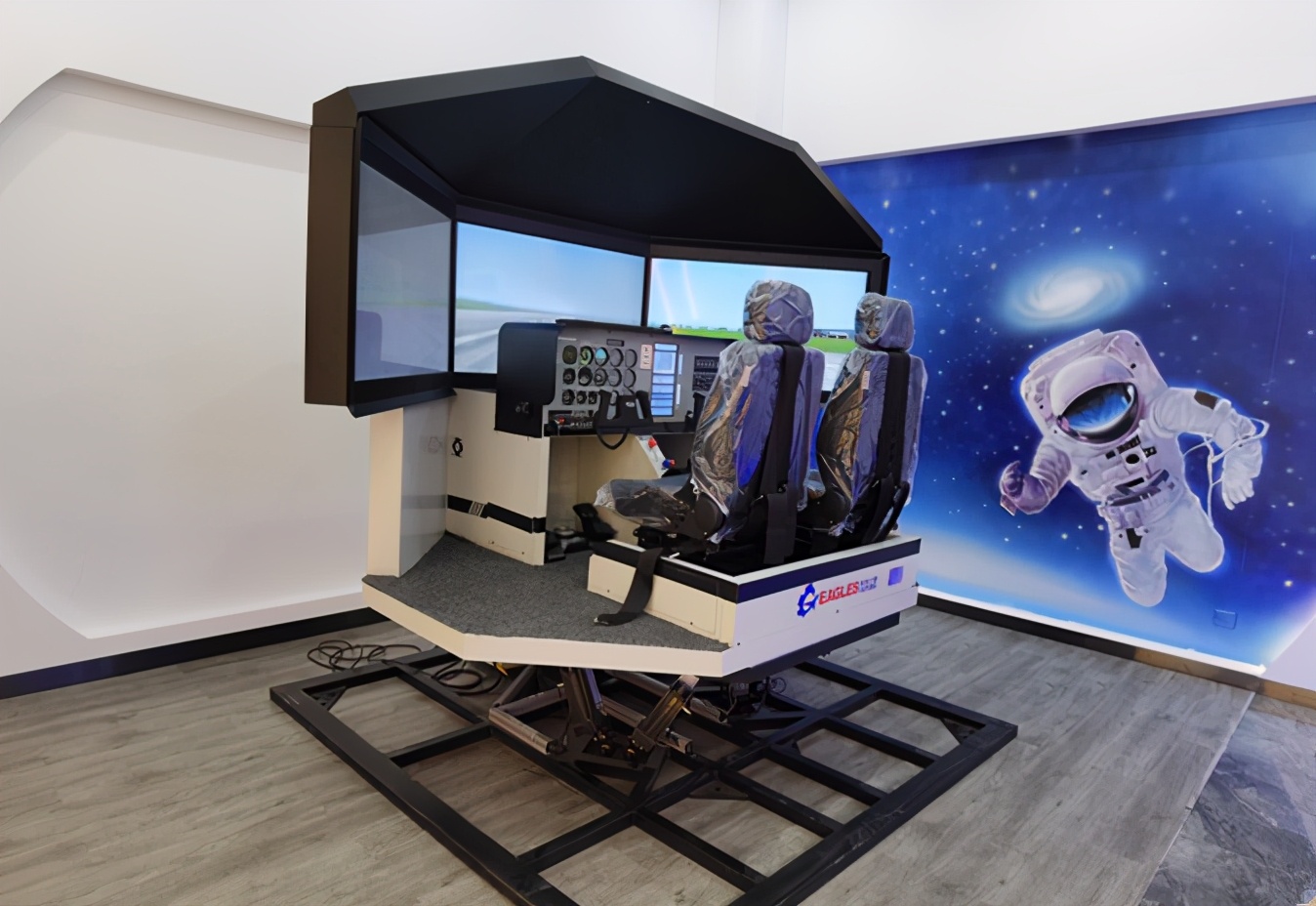 飞机在空中排放的烟是什么,飞机空中拉的烟是什么