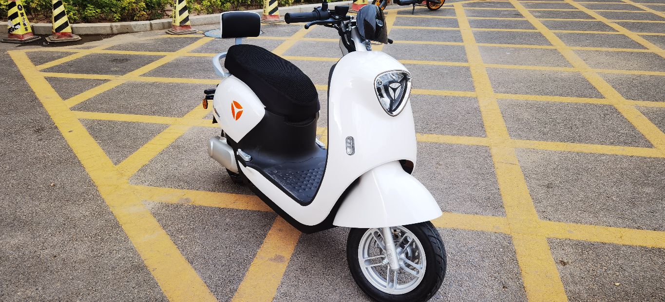 雅迪冠能m6-90续航里程,雅迪冠能m6-100续航