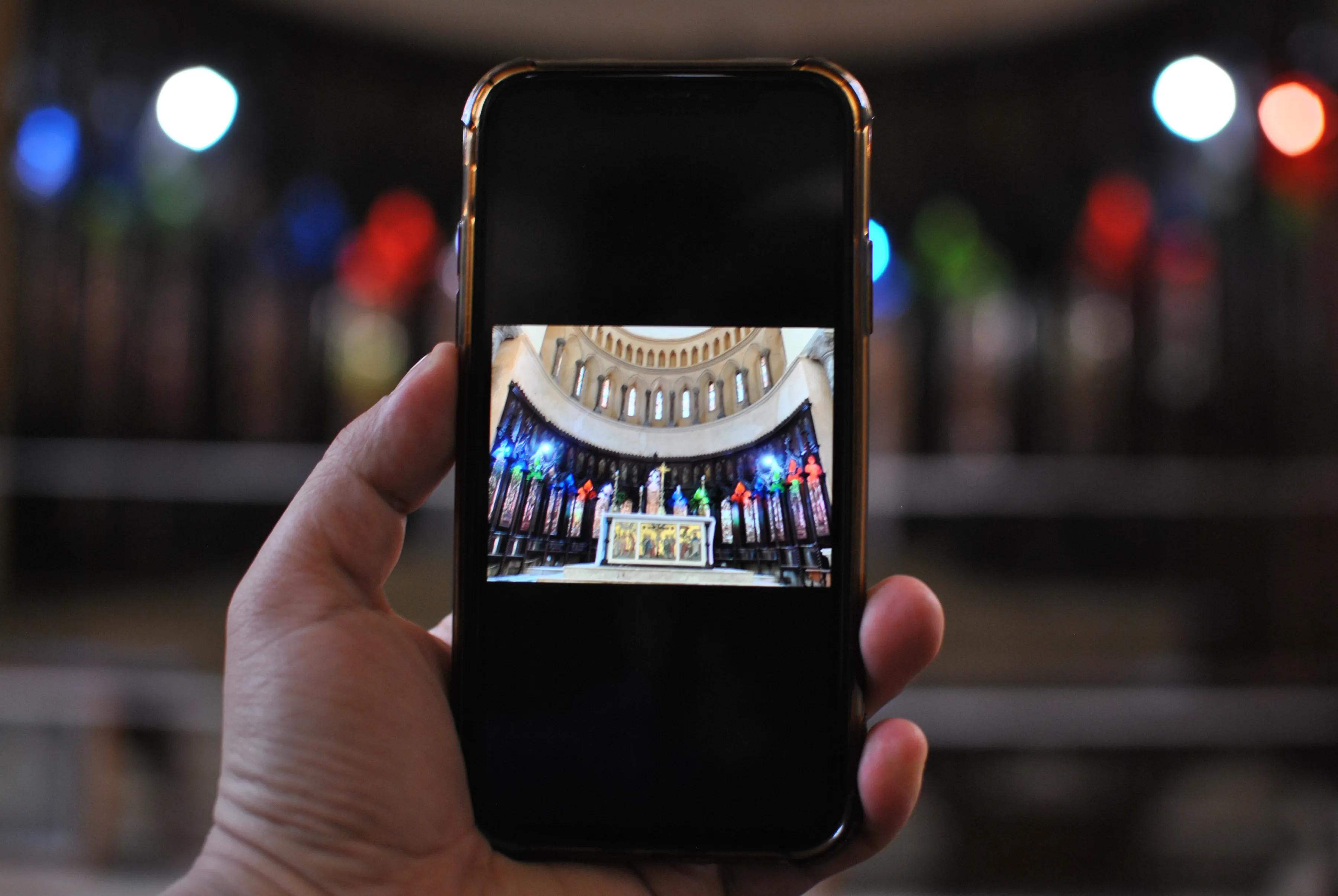 在非洲桑给巴尔为青光眼患者做手术