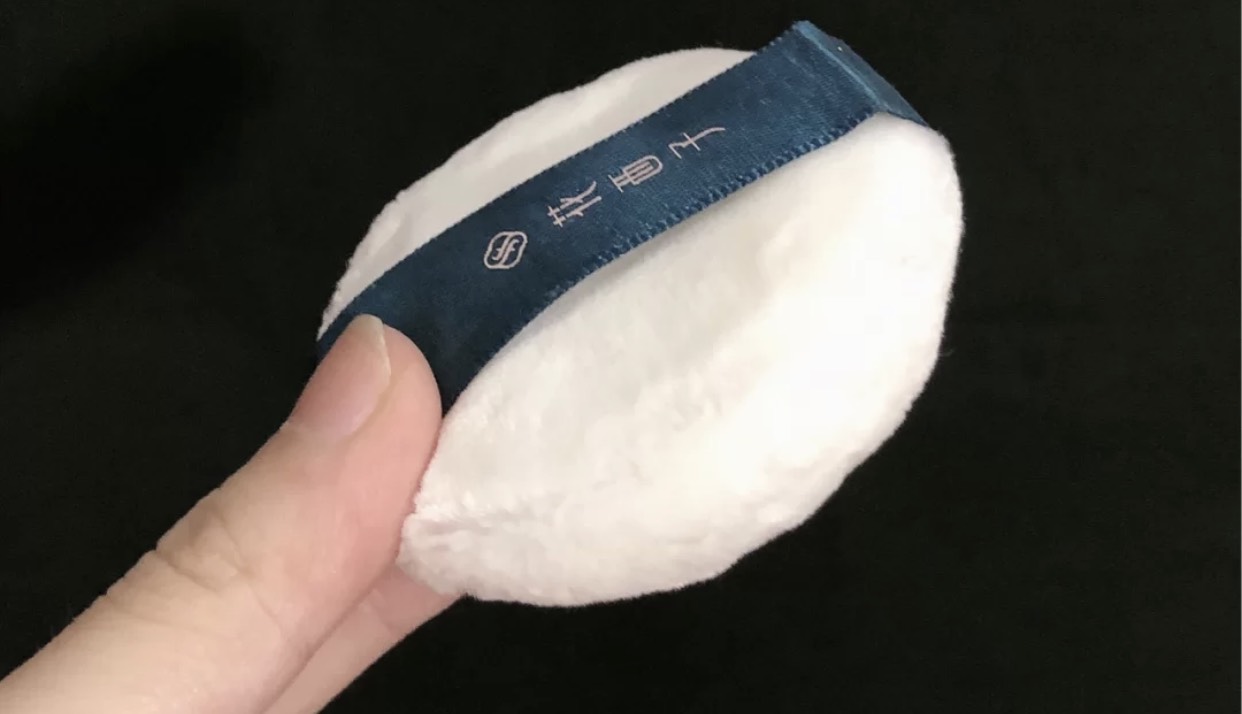 花西子散粉与纪梵希散粉价格对比,花西子散粉和纪梵希四宫格哪个好