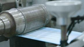 央视新闻联播比亚迪口罩,五菱口罩上央视新闻联播