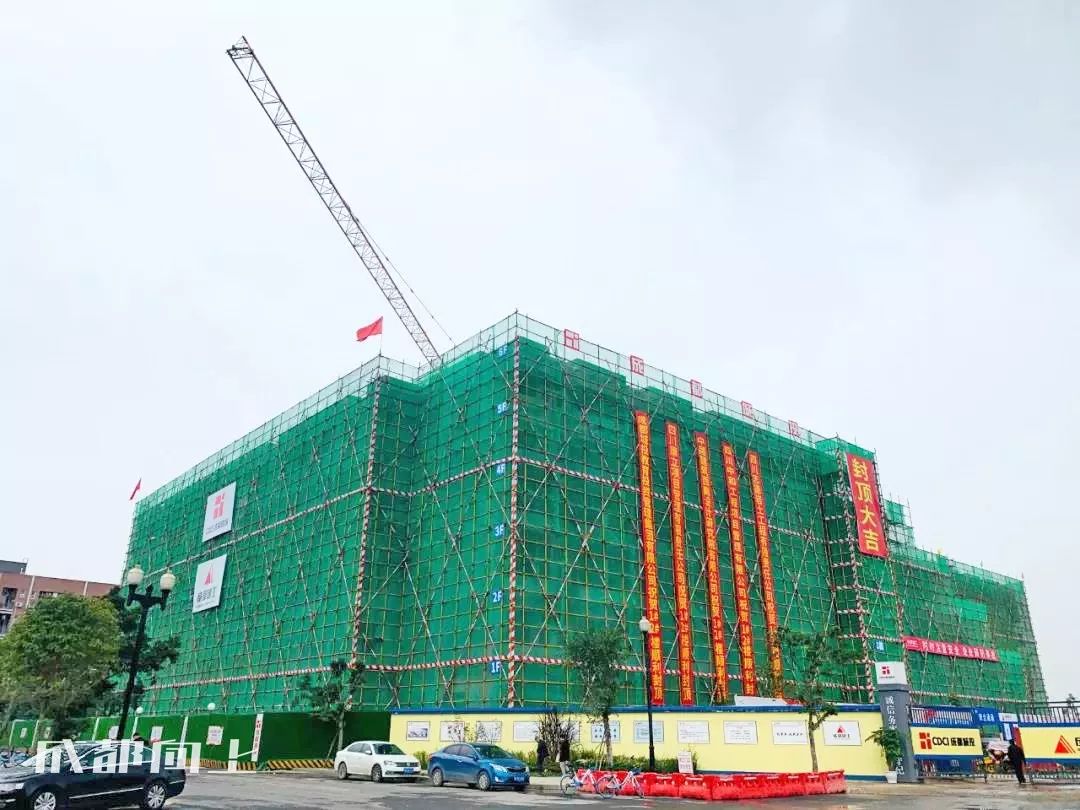 大运村建设火热朝天，成都大学已经上天