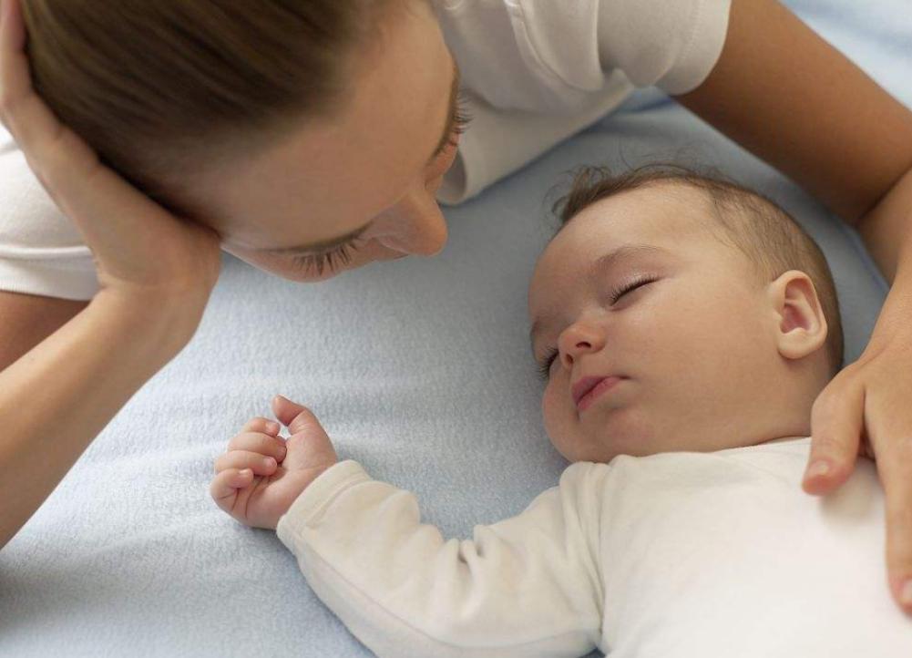 2岁宝宝夜间只睡8小时,2岁半宝宝晚上不睡三招解决