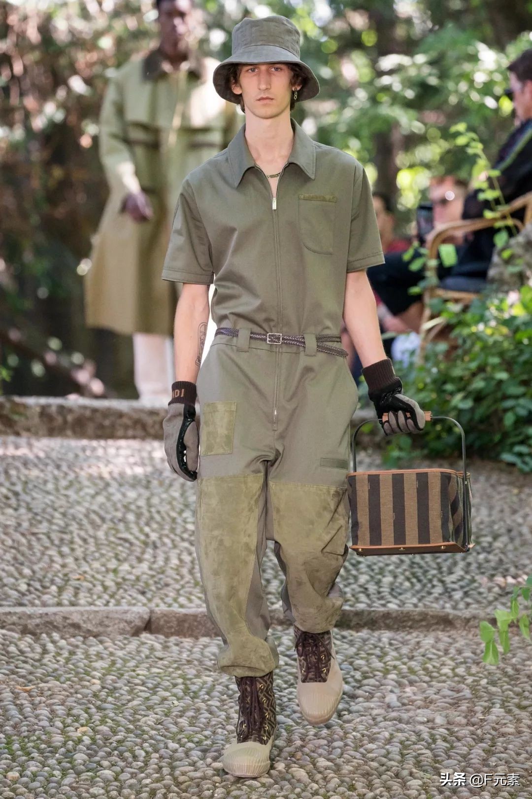 fendi2022春夏男装系列包款,fendi2020秋冬男装秀设计理念