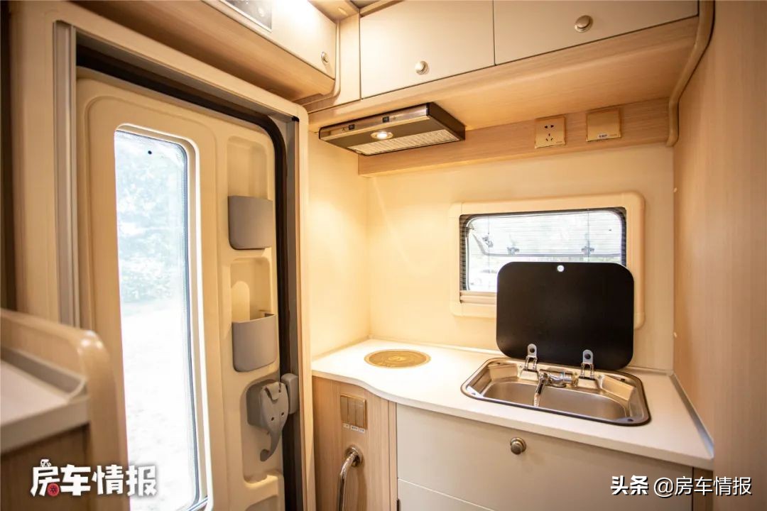 30万左右的可睡4个成人的四驱房车,20万能买什么重型房车