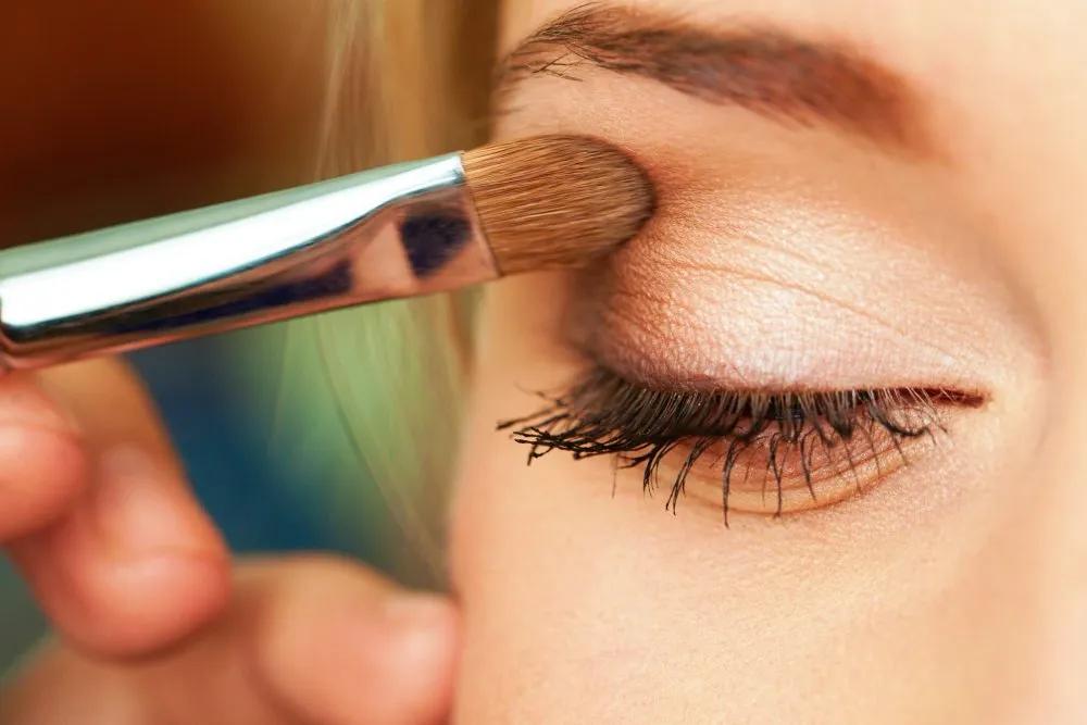 单眼皮肿眼泡眼妆3ceovertake,overtake眼影单眼皮肿眼泡眼妆教程