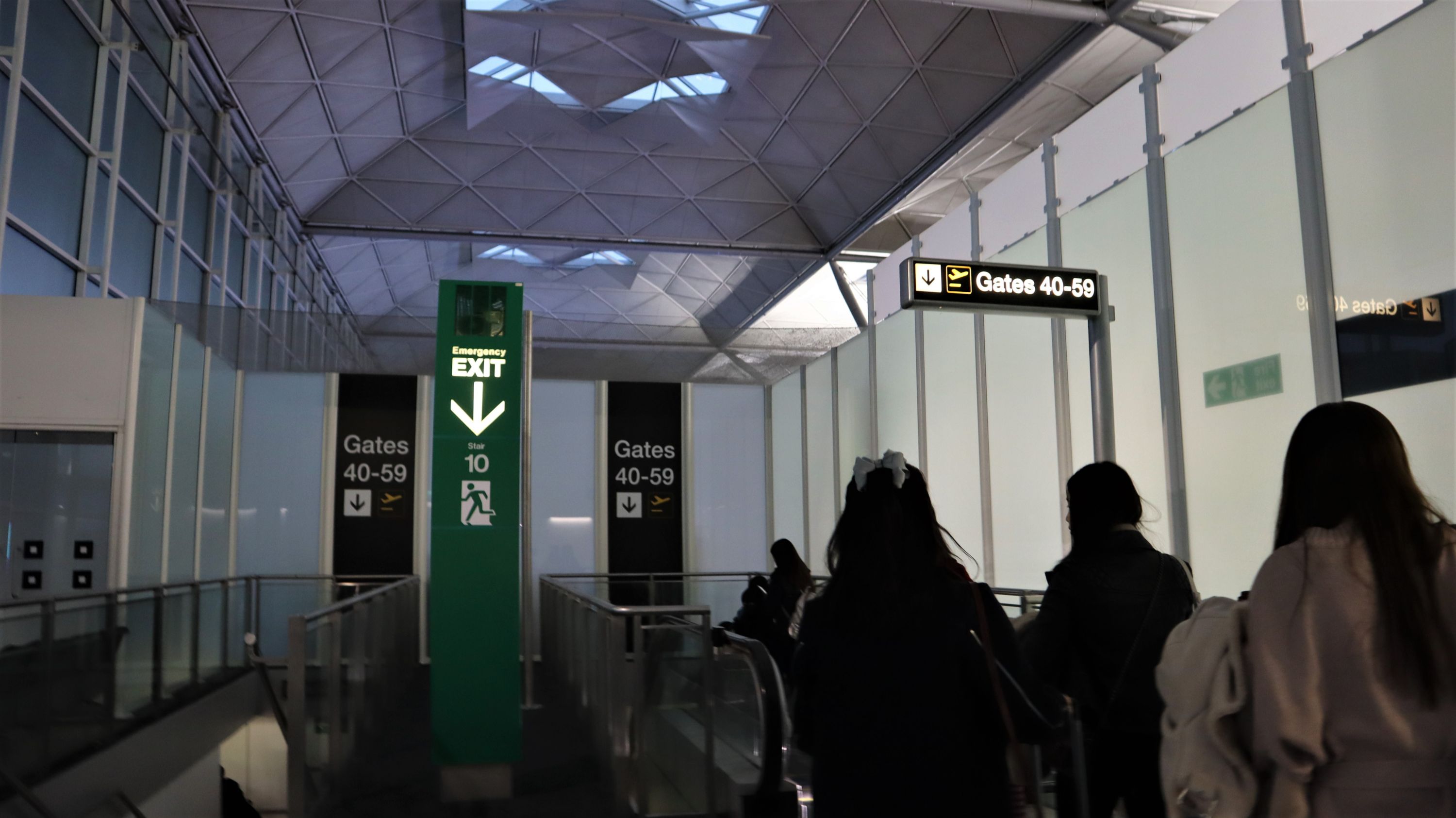 票价100块的欧洲超短线！座椅比国内廉航还窄，坐几分钟都受不了