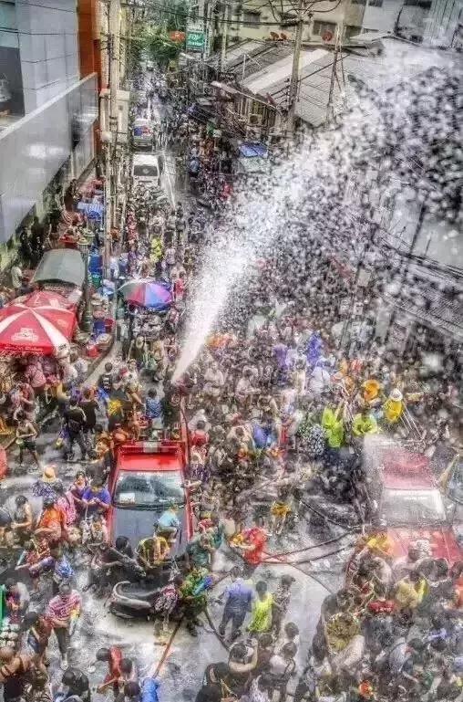 4月和朋友一起去了泰国泼水节,4月一起去广州玩