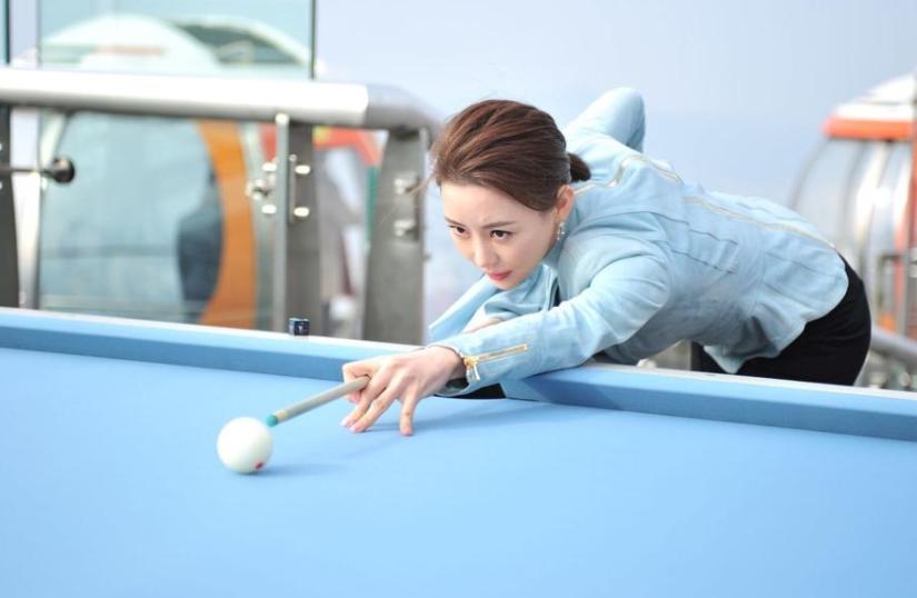 台球冻龄女神颜值巅峰,台球冻龄女神
