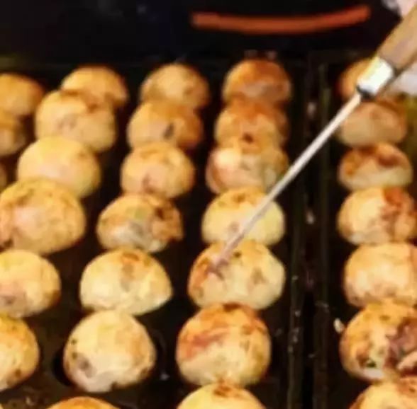 他的“三无”章鱼烧只卖给学生，却受到无数家长欢迎|日本·草津