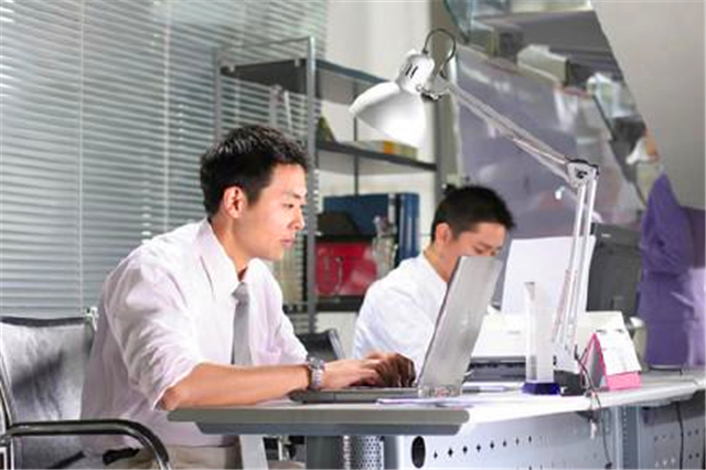 中年要不要放弃外企工作,被外企裁员后还能再找外企工作吗