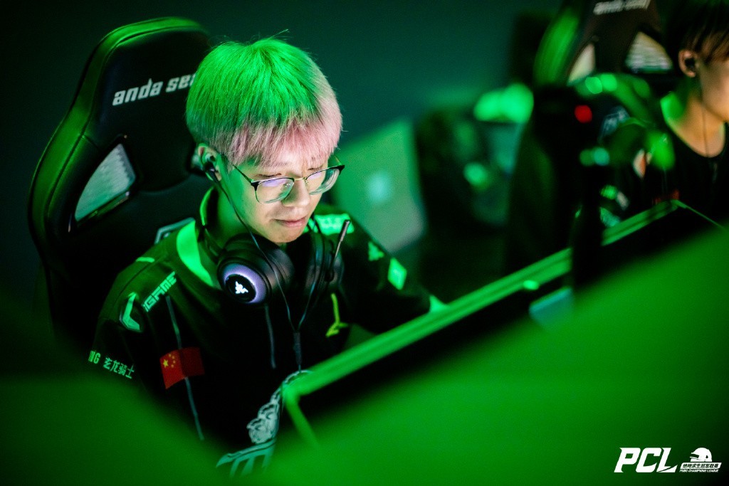 4AM双子星易位？韦神混烟一串二成功吃鸡，属于4AM的剧本回来了