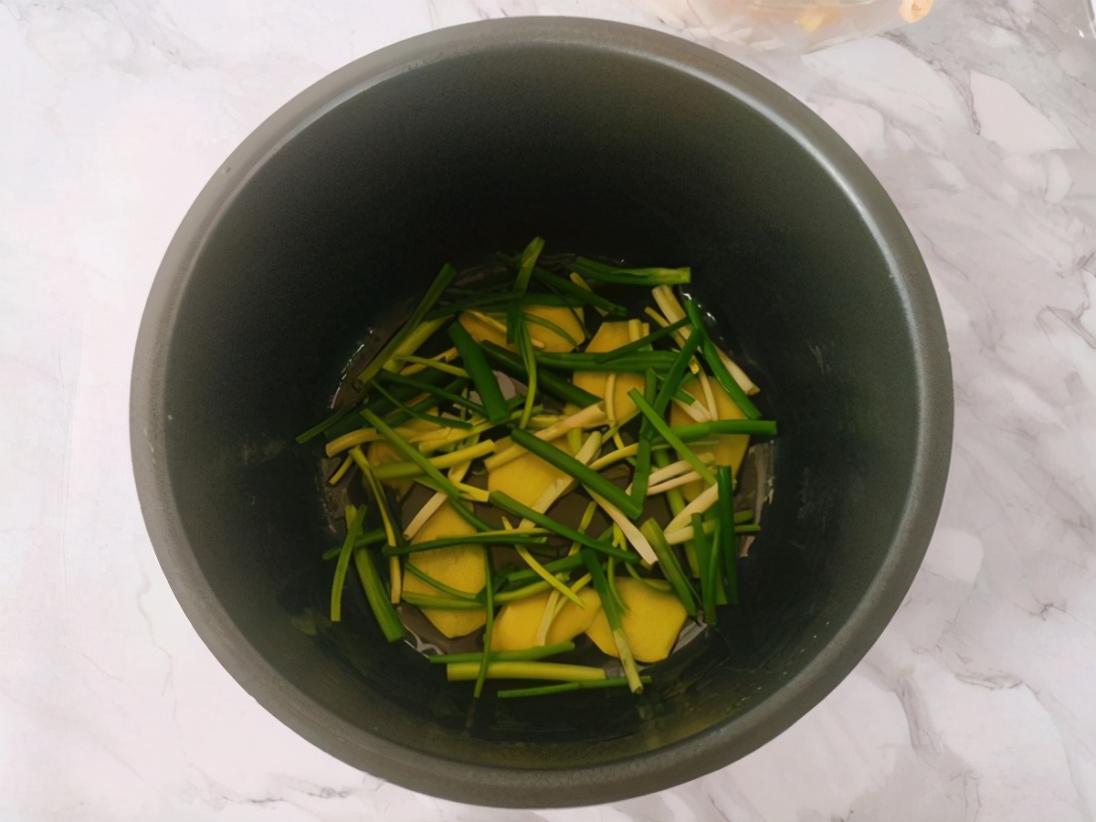 自己亲手做的盐焗鸡好吃好味道,简单又嫩滑的盐焗鸡