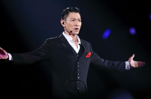 刘德华被谁抚养长大的,刘德华为什么帮姐姐住贫民窟