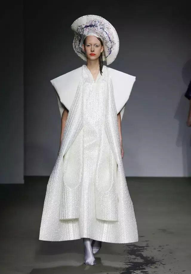 1960s鑻卞浗鏃跺皻,绾㈣壊濂楄鍏崄骞翠唬