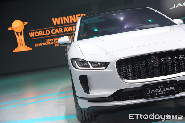 77万起！JaguarIPace400匹电动跑旅双车型登台