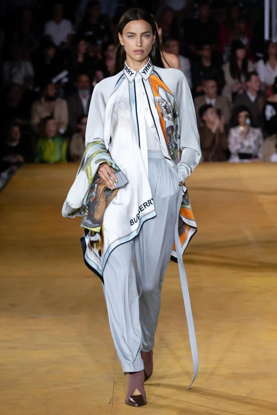 丝巾的100种系法,90x90方形丝巾的系法慢动作视频