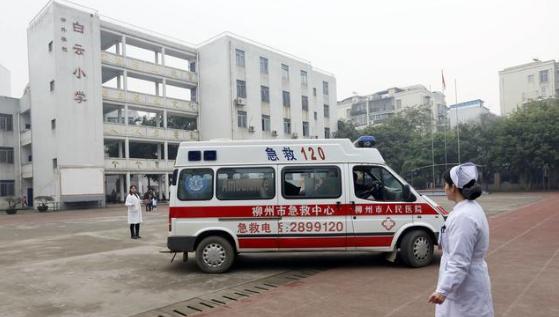 17岁高中生老想吐怎么了,17岁中学生呕吐去世