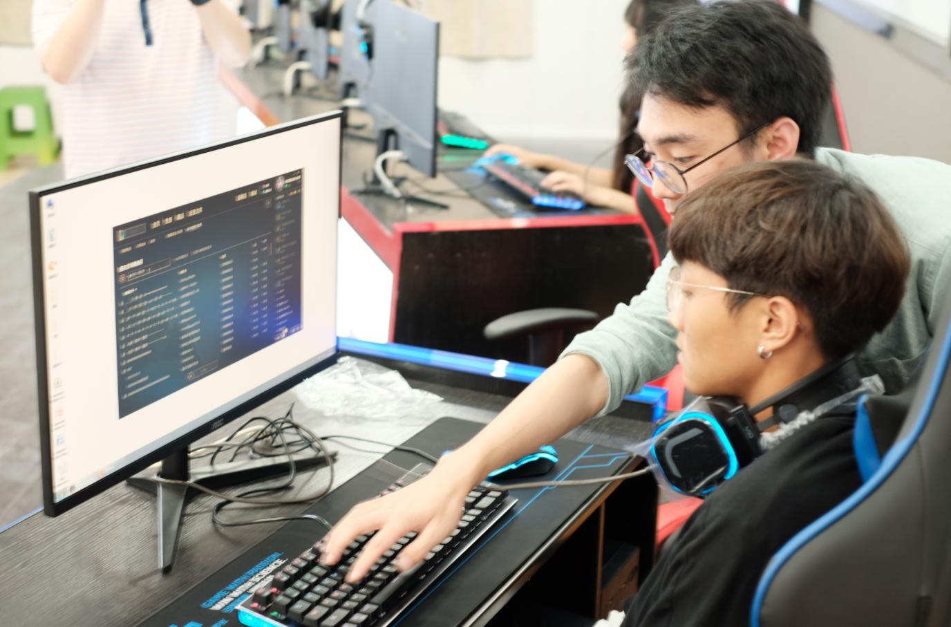 电竞专业就是学习“打游戏”?行业前景值得肯定,但仍需谨慎报考