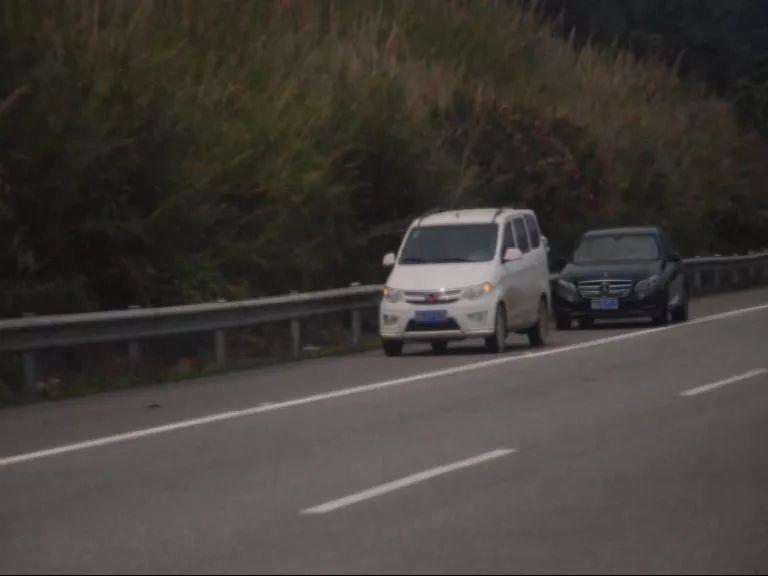 高速上遇到碰瓷怎么处理,在高速上遇到碰瓷的怎么办