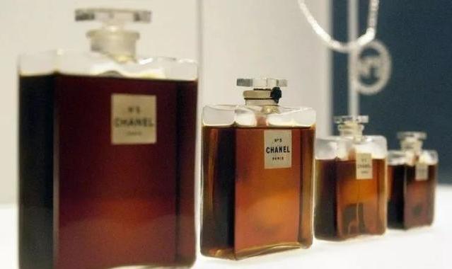 香奈儿n5香水五周年 (chanel的n5香水)