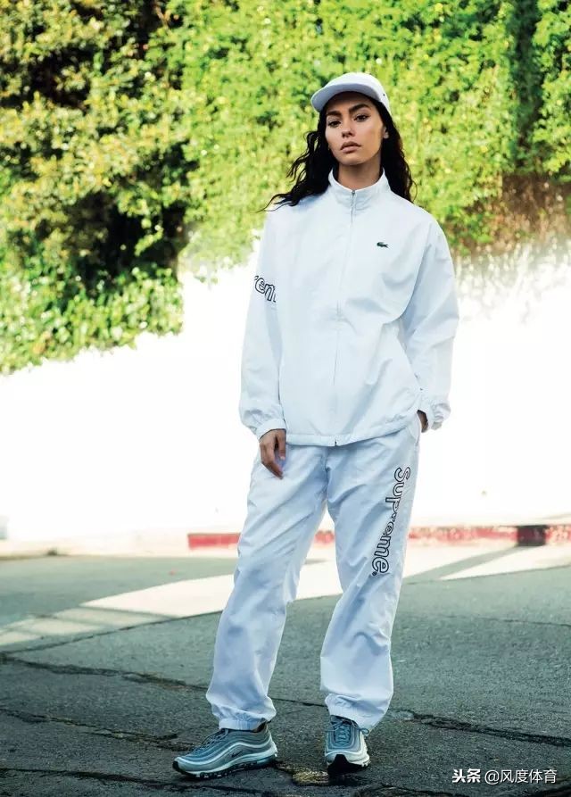 *窥偷**女神AdrianneHo的ins照片，我仿佛打开了新世界的大门……