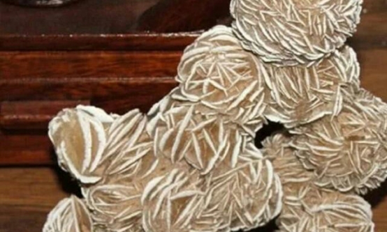 为什么沙漠中的石头不得不捡,为什么沙漠的石头不能捡