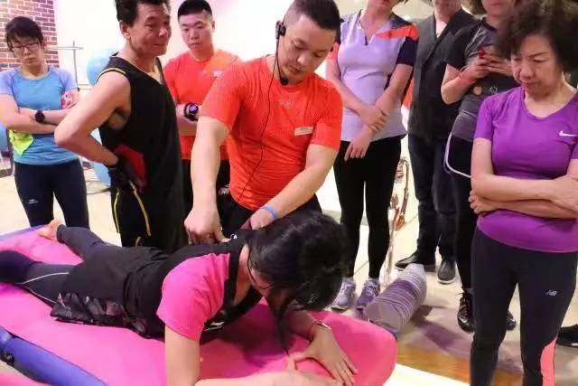 退役后坚持健身,退伍后坚持锻炼