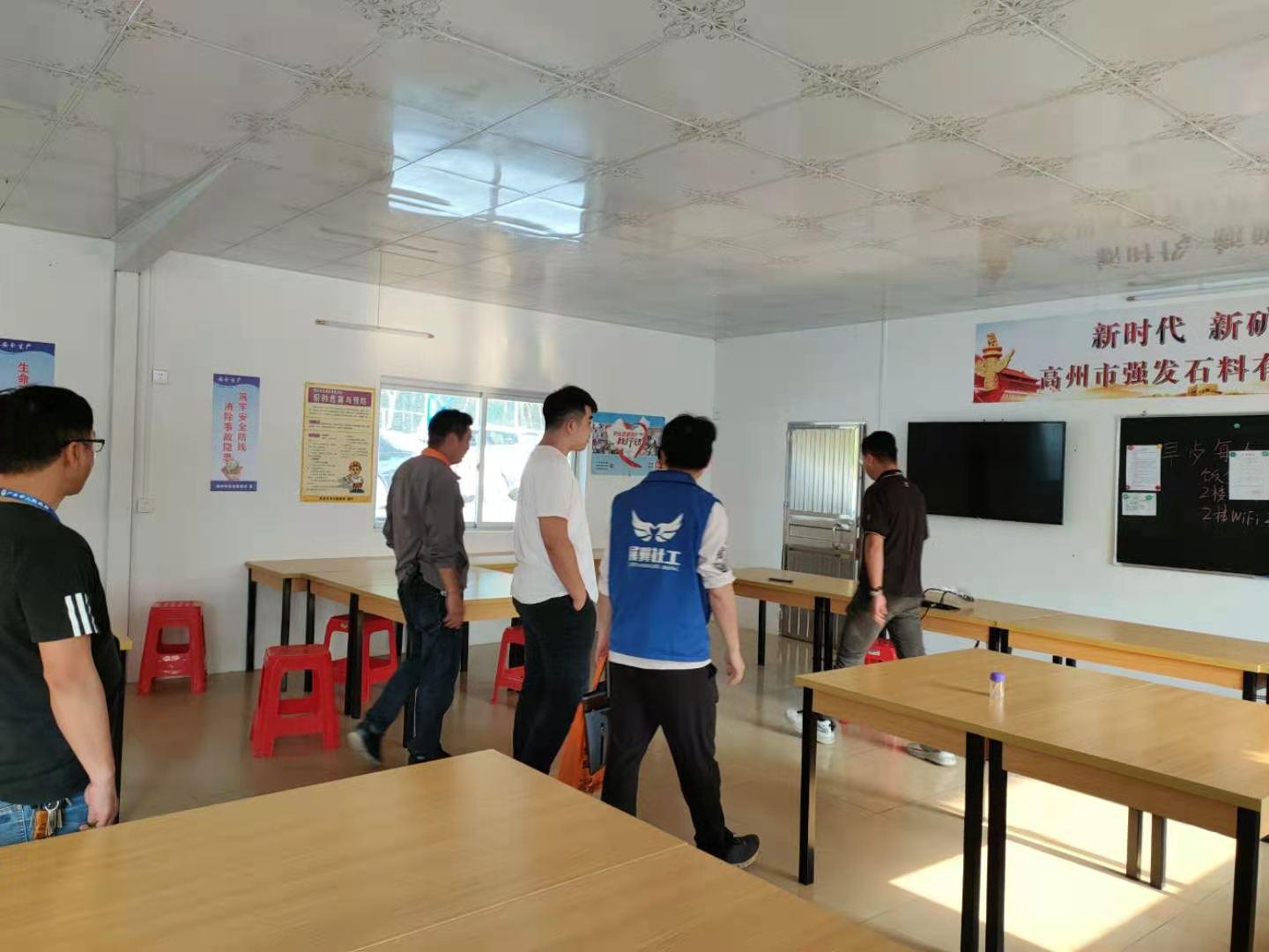 南塘镇综治办联合高州市应急局到南塘强发石场检查工作