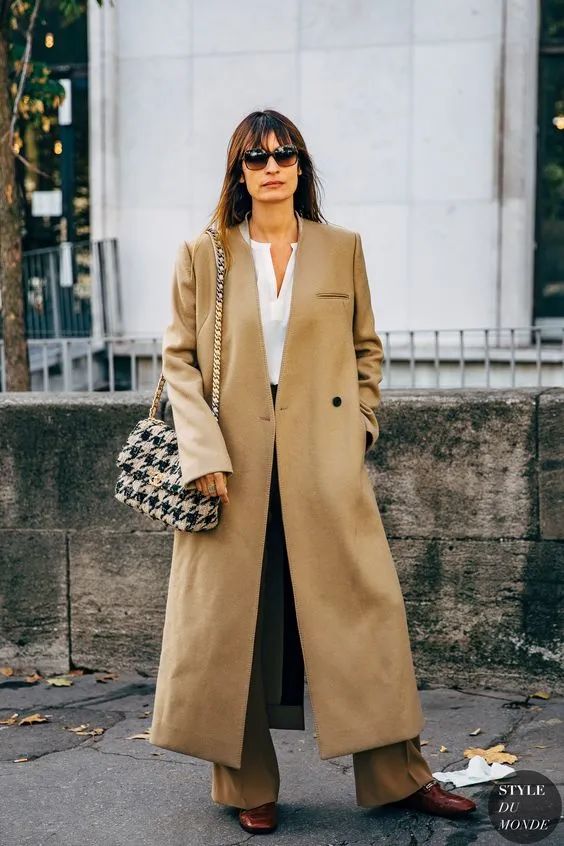 驼色大衣多种风格穿搭攻略,驼色大衣的高级感穿搭示范